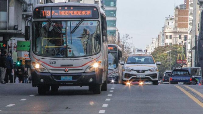 Un día con pocos ómnibus, sin clases y con oficinas públicas cerradas