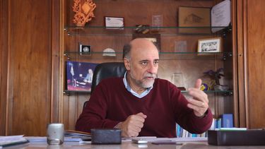 Mieres: A Mujica le gusta hacerse el pobre y de pobre no tiene nada