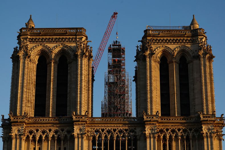 Notre Dame de París se prepara para recibir seis vitrales contemporáneos