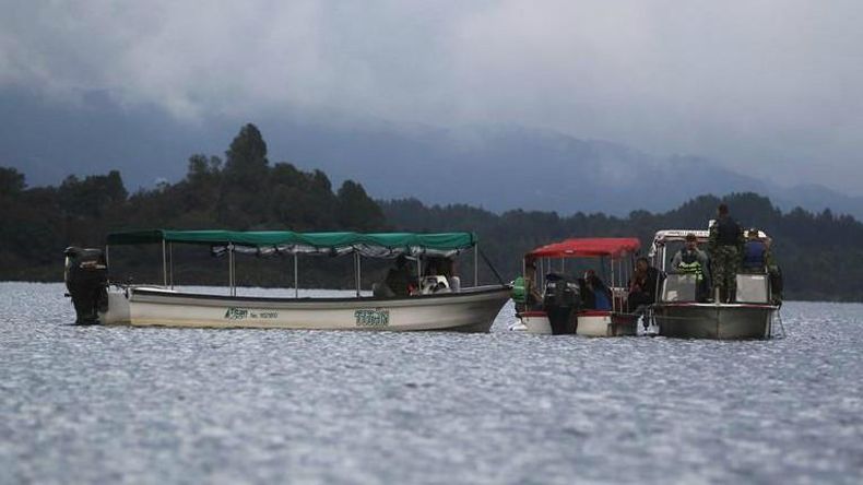Embarcación naufragó en Colombia; hay al menos seis muertos