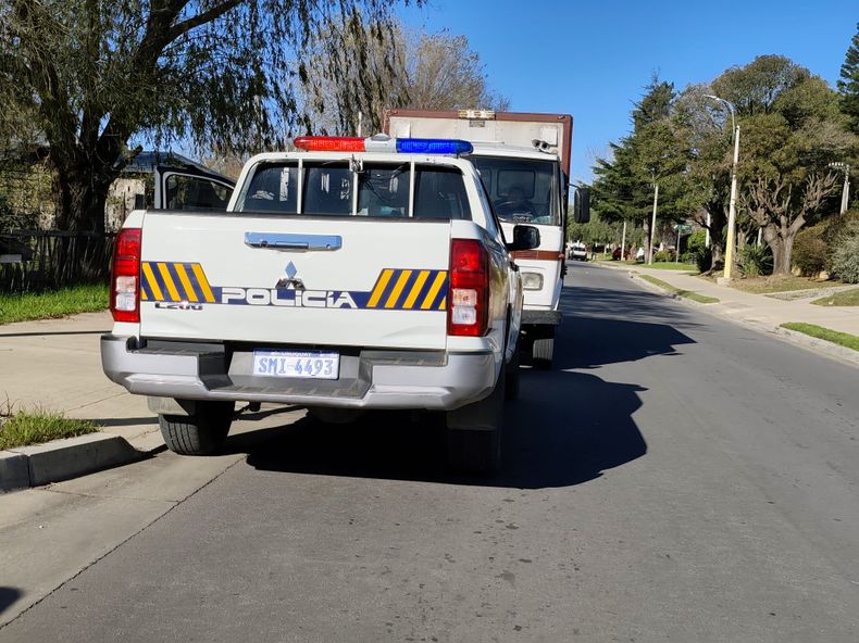 Asaltaron un camión repartidor en Nuevo París y robaron $ 105.000 tras romper la caja fuerte con una maceta