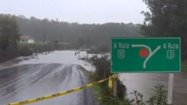 En San José hay 200 evacuados por el temporal y rutas cortadas.