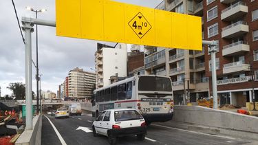 La IM demostró que ómnibus de dos pisos cruzan el túnel de Avenida Italia