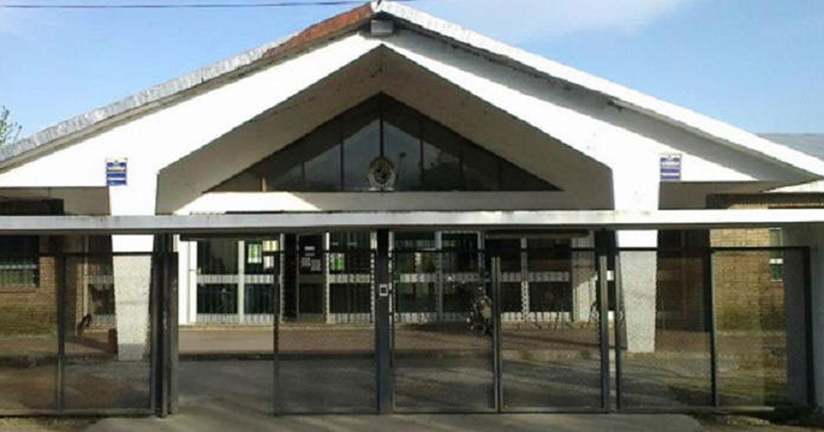 Un alumno agredió a un profesor del Liceo 24 y hubo paro; el martes retoma la actividad de forma escalonada