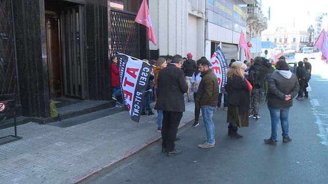Funcionarios no docentes de UTU y Secundaria reclaman por cambio de normativa