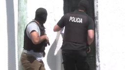 Cinco detenidos y un arma incautada en allanamiento en Cerro Norte