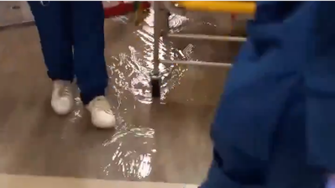 Se trasladaron unos 70 pacientes hacia los pisos superiores porque se inundó la emergencia del Hospital del Clínicas.