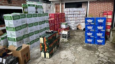 vendian bebidas alcoholicas de contrabando que simulaban haber importado; incautacion es de mas de$ 5.000.000