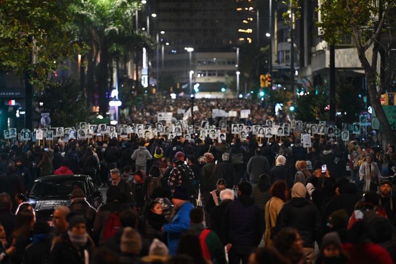 Miles de personas participaron en la Marcha del Silencio 2026
