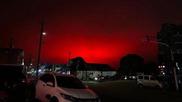 el cielo se torno rojo sangre y causo panico en china