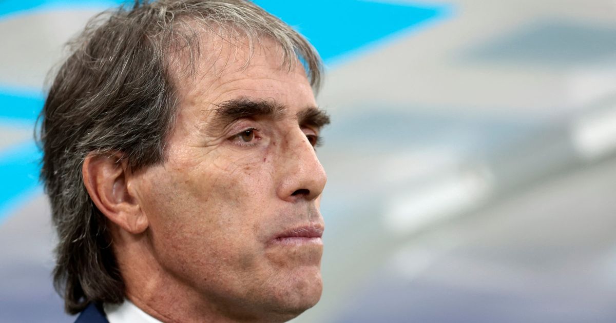 El técnico uruguayo Guillermo Almada anunció que no seguirá al frente del descendido Oviedo