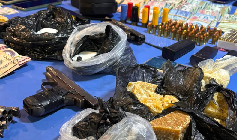 Al menos 11 allanamientos en Pando: ocho detenidos, armas, drogas y dinero incautados