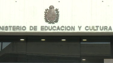 Polémica por resolución del MEC: aprueban pruebas a docentes afectados por fallo informático