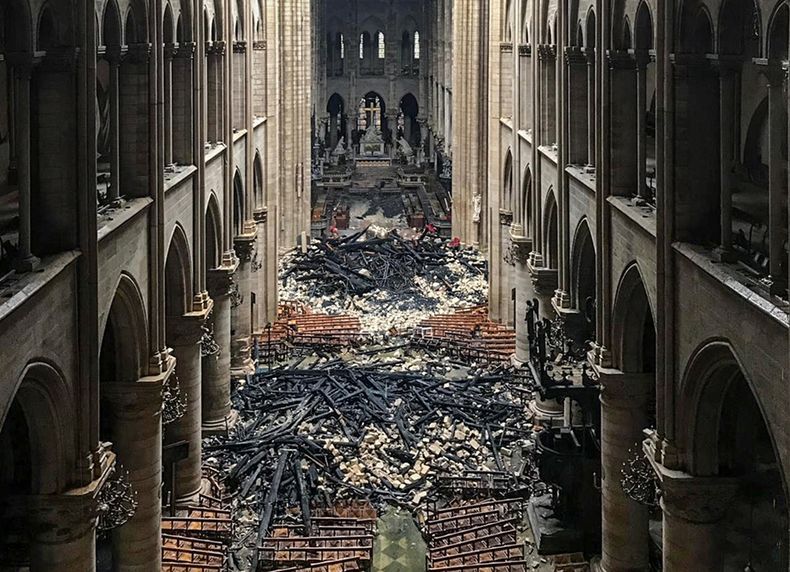 Notre Dame devastada por un incendio en 2019.&nbsp;