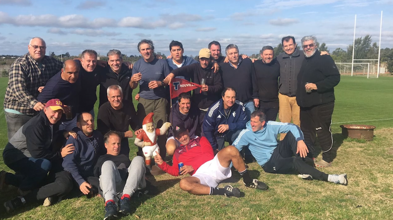 Un médico le salvó la vida a un jugador en pleno partido.