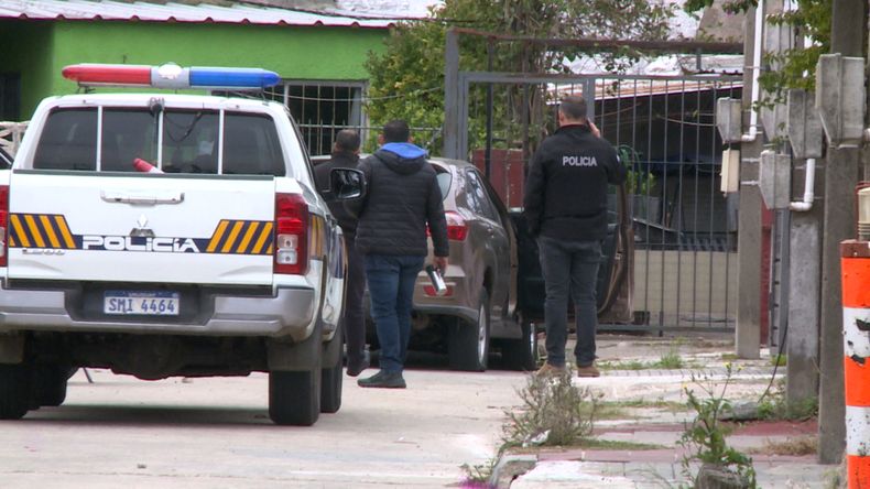 Policía recuperó vehículo robado tras persecución y tiroteo; dos delincuentes fueron detenidos