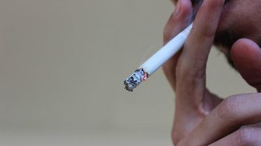 Rige un aumento de $8 y $10 en promedio en el precio de los cigarrillos y el tabaco