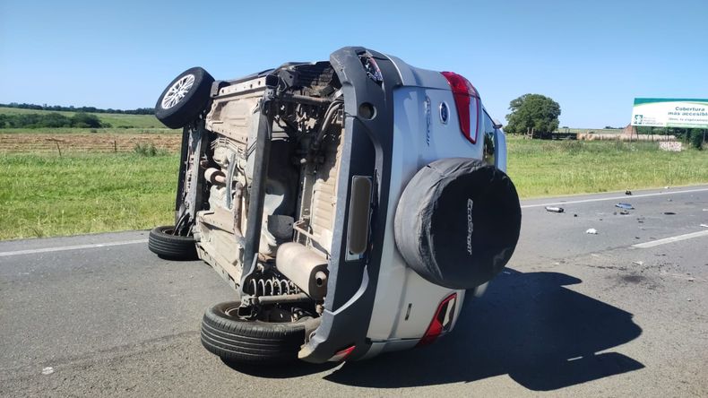 Hombre de 48 años falleció tras volcar su vehículo en Ruta 1.