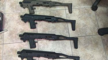 Incautan cuatro kits para armado de ametralladoras