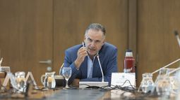 Yamandú Orsi anunció la exoneración de aportes patronales en el litoral en la frontera con Argentina