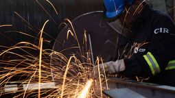 El desempleo se ubicó en el 7,4% en febrero; fue más alto en Montevideo y mayor entre las mujeres