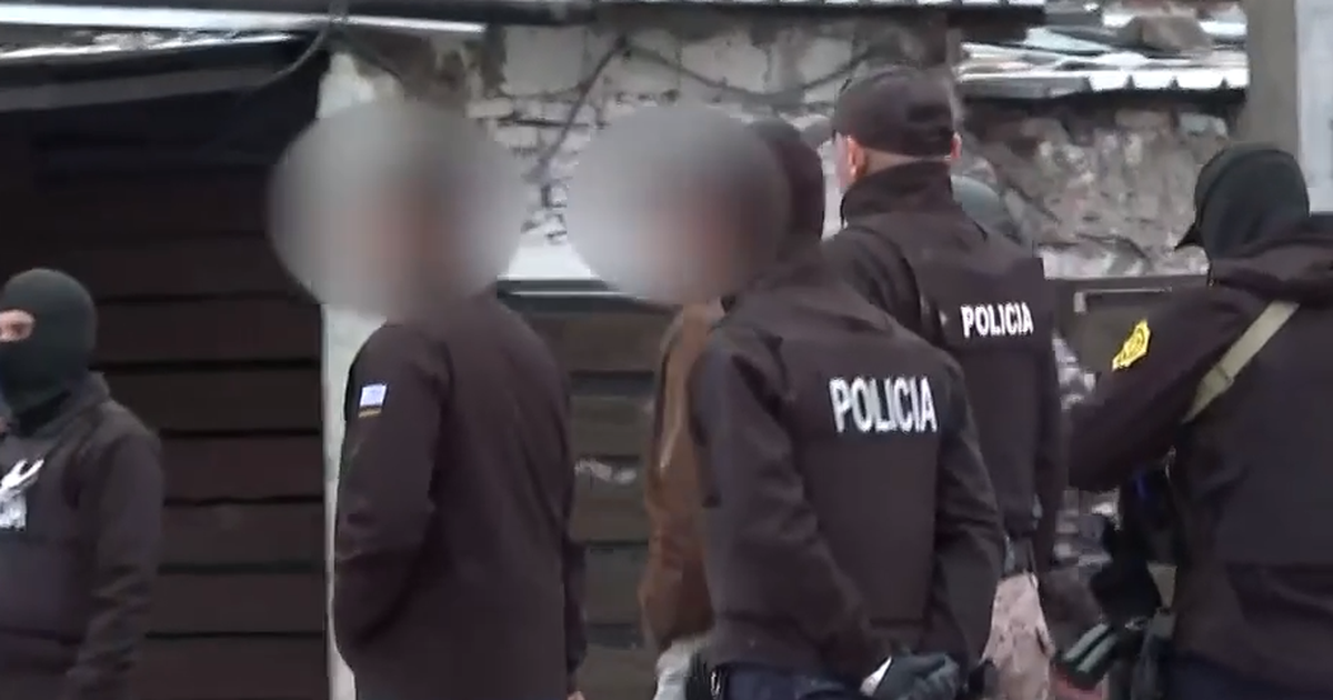 Allanamientos en Marconi tras dos homicidios: la Policía incautó un arma