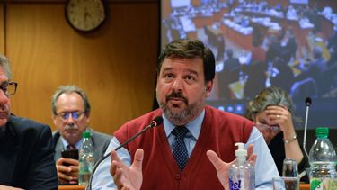 El senador, Adrián Peña.