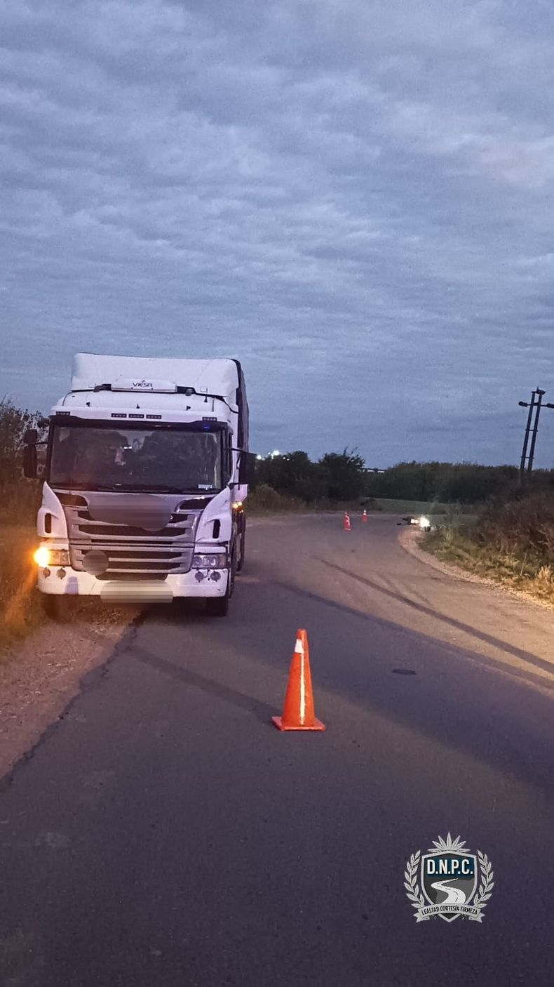 Un motociclista murió tras chocar contra un camión en Soriano