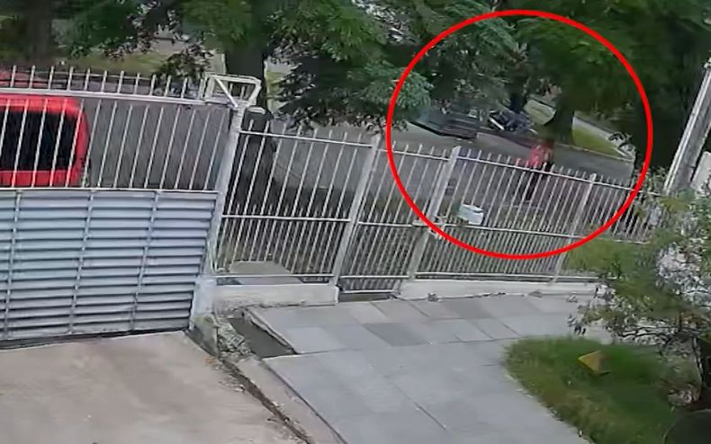 Delincuente rapiñó a adolescente de 14 años y la apuntó con un arma a la cabeza: "Dame todo porque te mato"