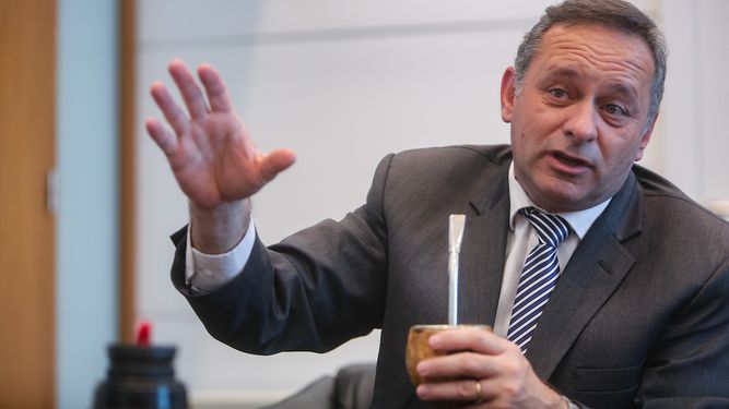 El secretario de Presidencia indicó que estamos hablando simplemente de si la cajilla es blanda o no es blanda.