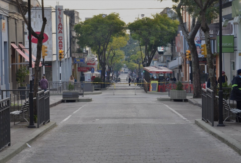 Calle Uruguay, la principal de Salto.