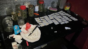 incautaron cartuchos, drogas y dinero en punta de rieles tras un llamado que denuncio disparos