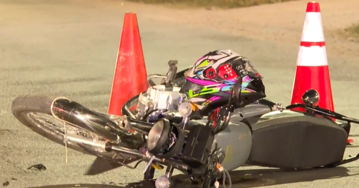 Motociclista de 18 años sufrió doble fractura tras chocar contra un auto en Manga