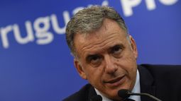 Yamandú Orsi será operado de cataratas esta semana