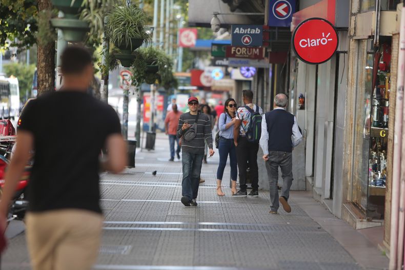 Centro, Cordón y Ciudad Vieja tendrán tres horas de estacionamiento gratuito y descuentos desde este jueves