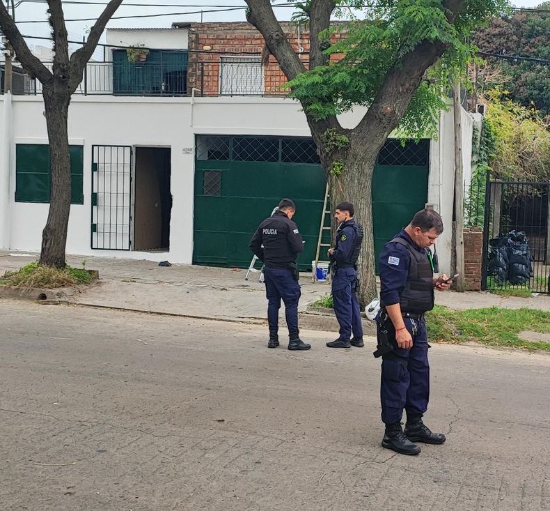 Balearon a un hombre en el rostro en el Cerro: llegaron en una moto y le dispararon