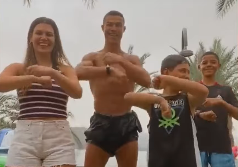 El baile de Cristiano Ronaldo con su familia se viralizó en TikTok.