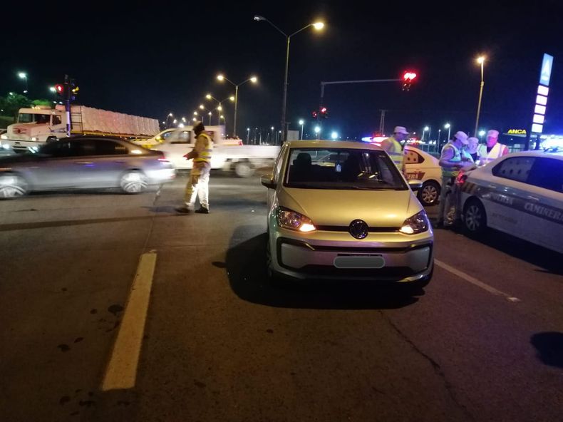 Funcionaria de Caminera embestida en controles en el CDS