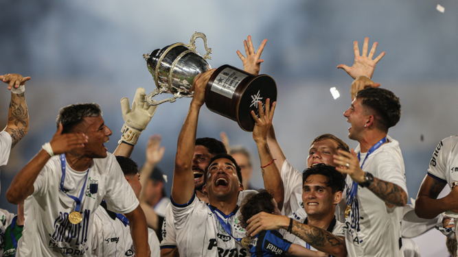 El equipo dirigido por Bava se constituyó este sábado como el titular del torneo.