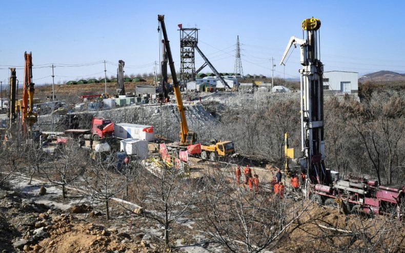 Socorristas siguen trabajando para salvar a mineros atrapados en China