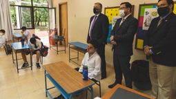 Bustillo se entrevistó con Abdo en Paraguay y visitó la Escuela Artigas