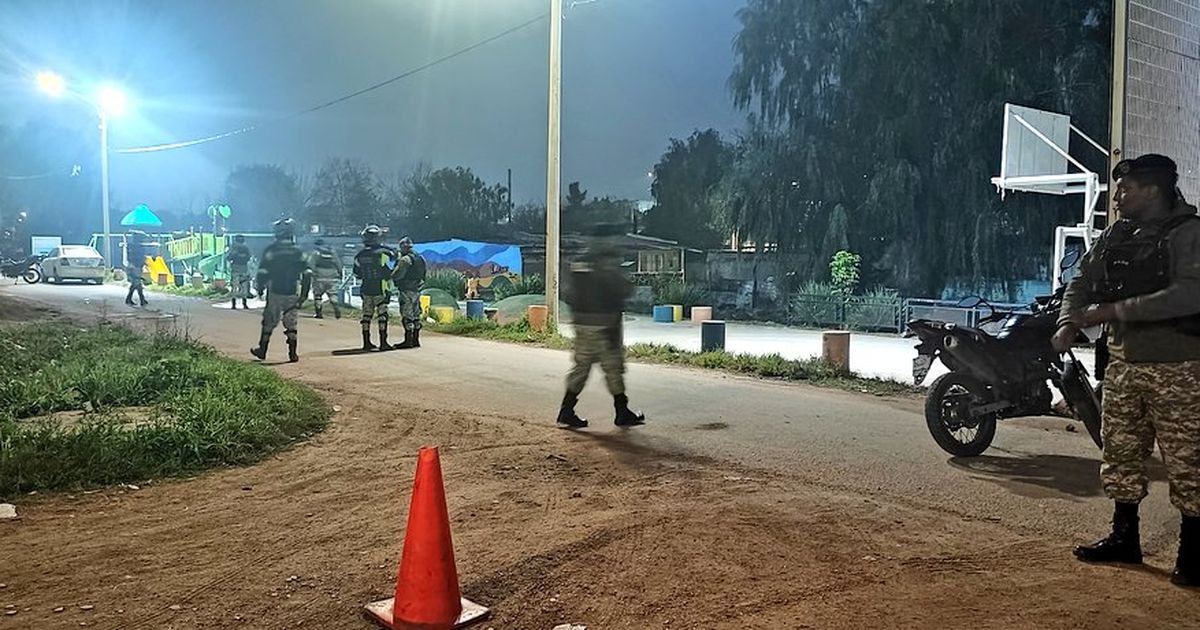 Nueva balacera en Piedras Blancas: los delincuentes tirotearon desde una moto