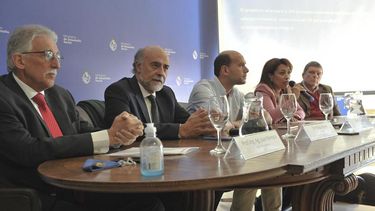Mides y MTSS firmaron convenio para promover la inclusión de personas trans