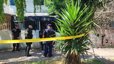 cerro norte: aparecio un hombre muerto con un tiro en la cabeza en el patio de una vivienda