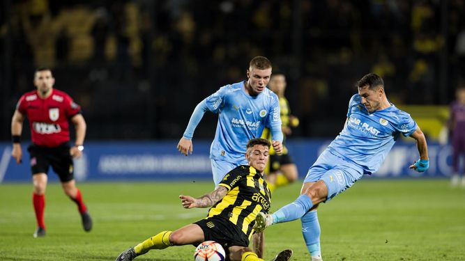 City Torque eliminó a Peñarol de la Copa AUF Uruguay tras vencerlo 2-0 en el Campeón del Siglo