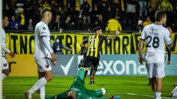 La Policía debió intervenir en el Campeón Del Siglo.