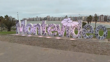 Carteles de Montevideo lucen imágenes de detenidos desaparecidos.