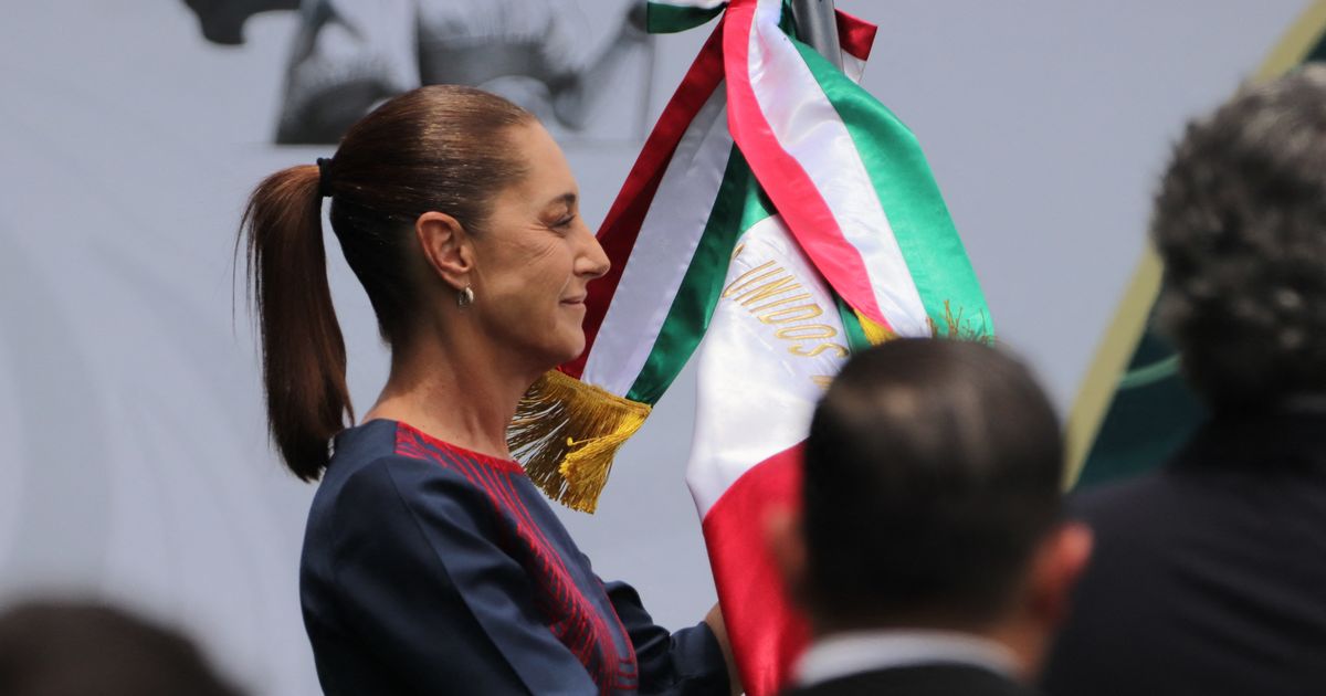 Maestros mantienen protestas cerca de zonas del Mu