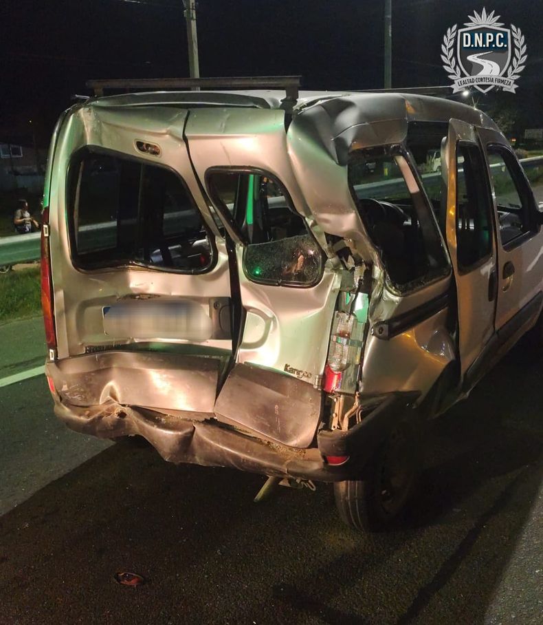 Ómnibus con 40 pasajeros chocó de atrás a una camioneta en Ruta 8