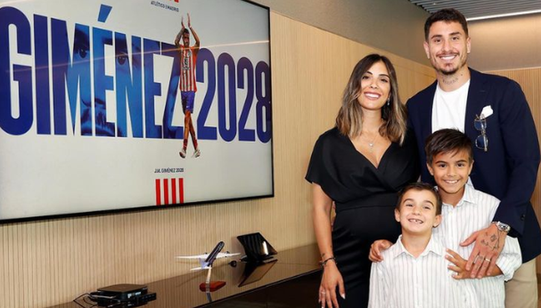 José María Giménez renovó su contrato con el Atlético de Madrid hasta 2028 acompañado por su familia.